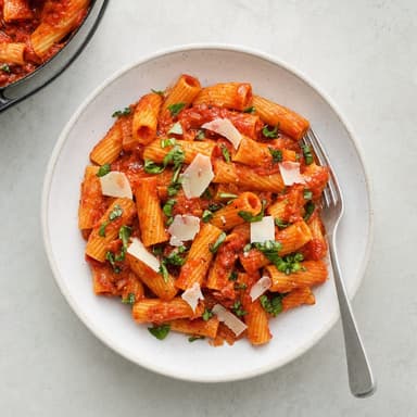 A plate of rigatoni in tomato sauce